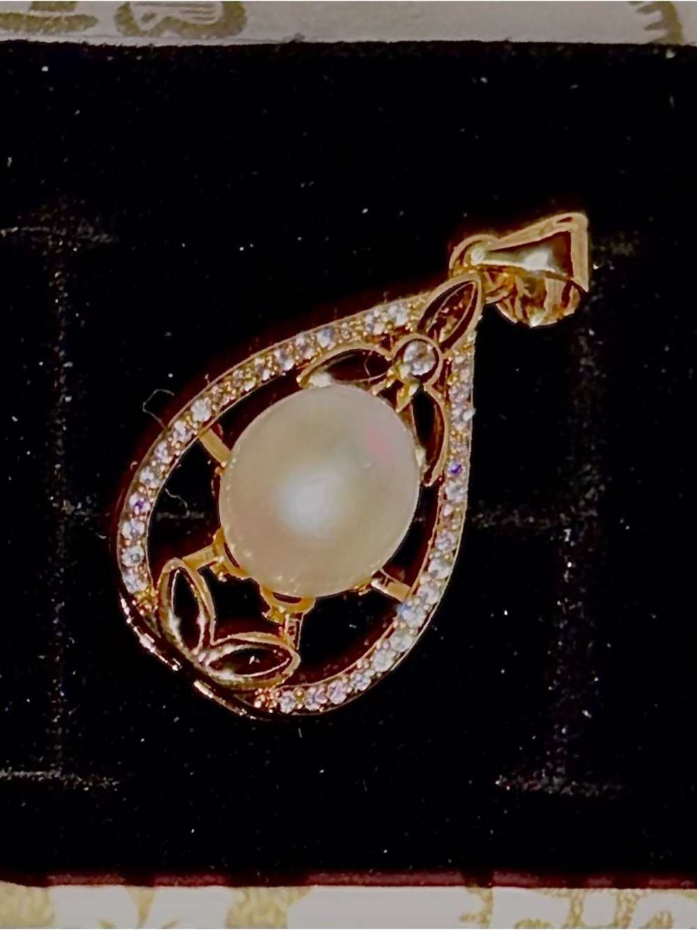 Gold Teardrop Pearl Pendant Necklace - Elegant Women's Necklace - Picture 2 of 2